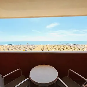 Apartman Alpina - Frontemare Centrale - Immobil Relax, Lido di Jesolo